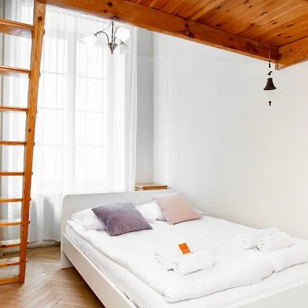 Apartment Swietojanska By Renters Warschau