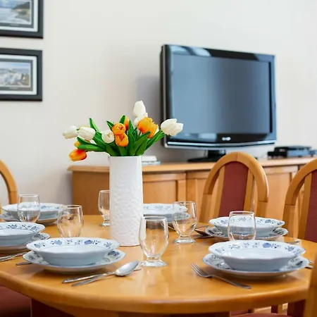 Apartment Swietojanska By Renters Warschau