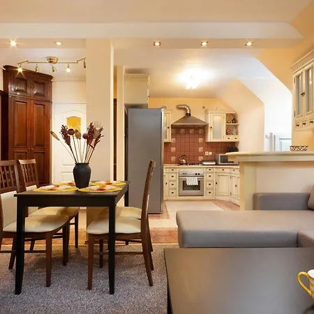 Swietojanska By Renters Apartment