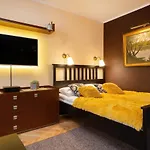 Apartman Swietojanska By Renters Varsó
