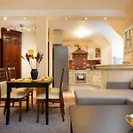 Swietojanska By Renters Apartman